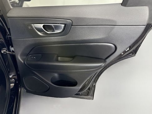 Used 2025 Volvo XC60 B5 Plus image 28