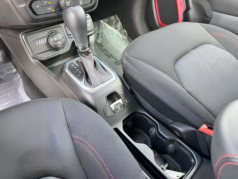 Used 2023 Jeep Renegade Trailhawk image 35