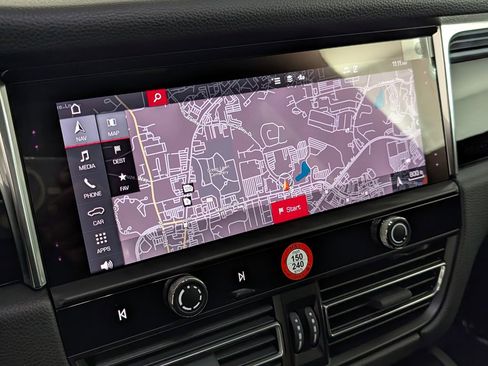 Certified 2025 Porsche Macan image 32