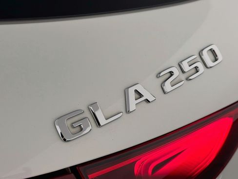 Certified 2022 Mercedes-Benz GLA 250 image 8