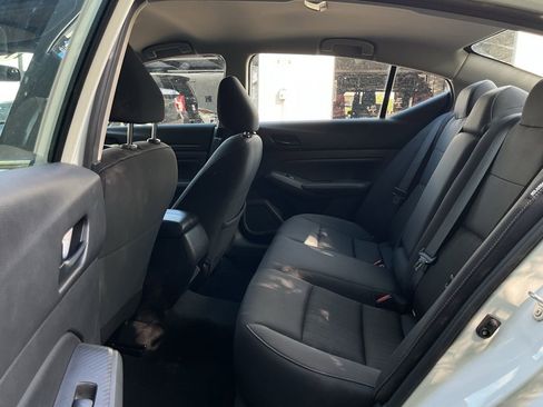 Used 2025 Nissan Altima 2.5 SV FWD image 12