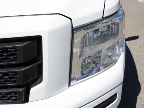 Used 2023 Nissan Titan SV image 10