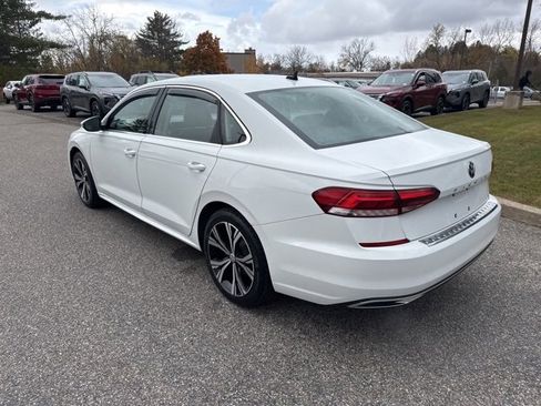 Used 2021 Volkswagen Passat 2.0T SE image 32