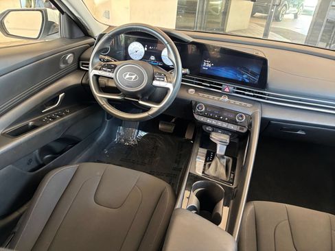 Used 2025 Hyundai Elantra SEL FWD image 35