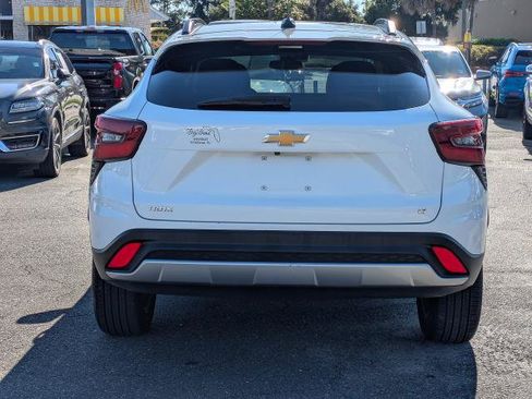 Certified 2025 Chevrolet Trax LT FWD image 5