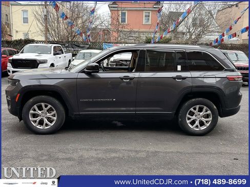 Used 2022 Jeep Grand Cherokee Limited image 7