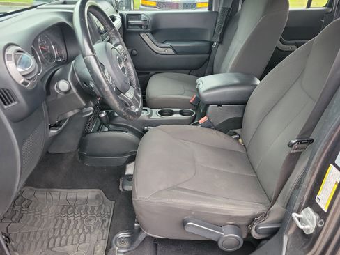 Used 2017 Jeep Wrangler Unlimited Sport w/ Connectivity Group AWD/4WD image 4
