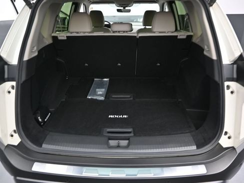 Used 2023 Nissan Rogue SL w/ SL Premium Package FWD image 16