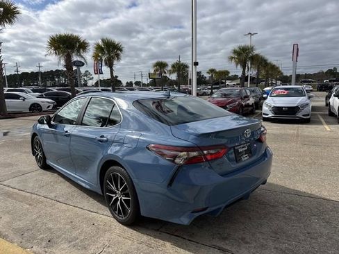 Used 2024 Toyota Camry SE image 4