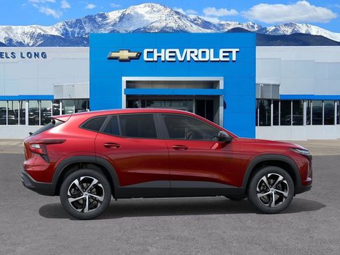 New 2026 Chevrolet Trax RS w/ Sunroof Package FWD image 5