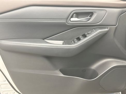 Used 2023 Nissan Rogue SV w/ SV Premium B Package image 9