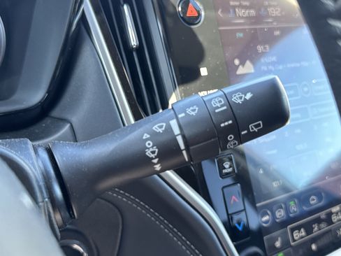 Certified 2025 Subaru Outback Premium w/ Popular Package #1A image 17