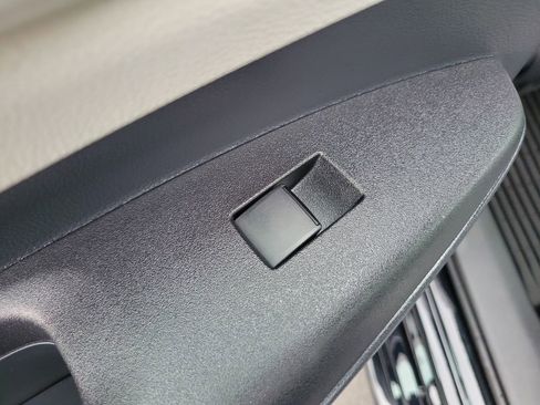 Used 2025 Toyota Corolla LE image 16