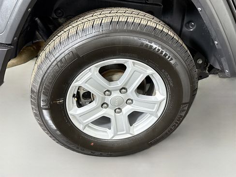 Used 2021 Jeep Wrangler Unlimited Sport image 33