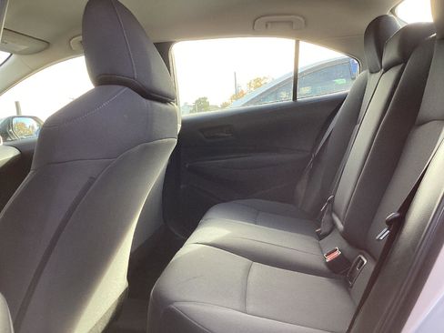 Used 2022 Toyota Corolla LE image 9