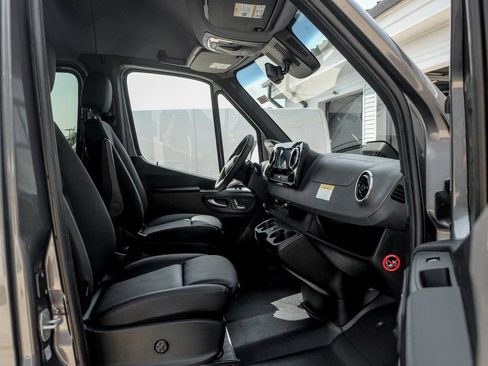 Used 2025 Mercedes-Benz Sprinter 2500 image 23
