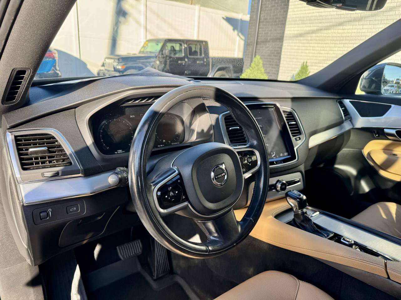 Used 2018 Volvo XC90 T5 Momentum w/ Convenience Package AWD/4WD image 18