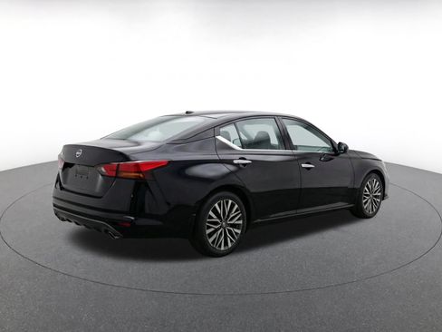 Used 2025 Nissan Altima 2.5 SV FWD image 10