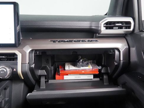 Used 2025 Toyota Tacoma TRD Sport image 34