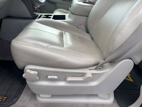 Used 2010 Chevrolet Tahoe LT AWD/4WD image 22