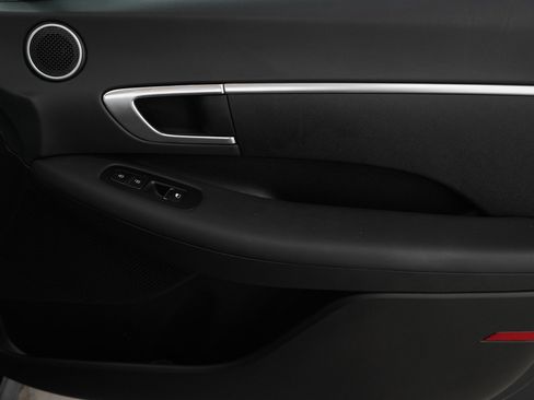 Used 2023 Hyundai Sonata SE w/ Preferred Accessory Package image 9