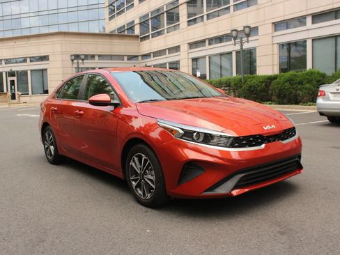 Used 2024 Kia Forte LXS FWD image 1