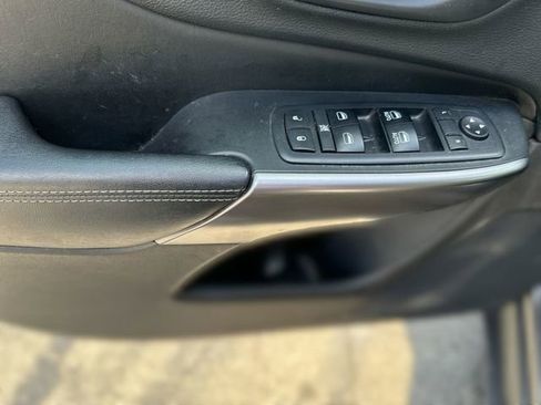 Used 2019 Jeep Cherokee Limited image 15