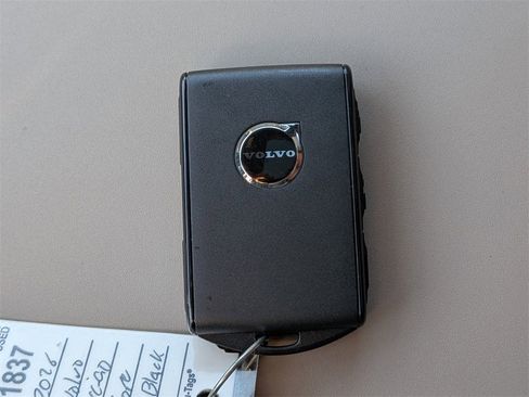 New 2026 Volvo XC90 B5 Core w/ Protection Package Premier image 39