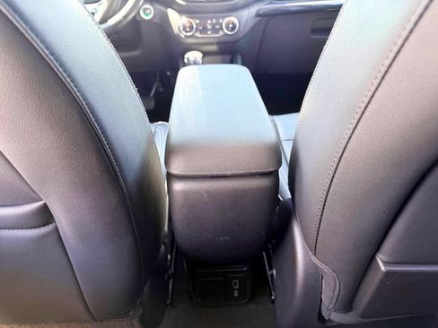 Used 2021 Chevrolet TrailBlazer LT w/ Premium Seating Package FWD image 13