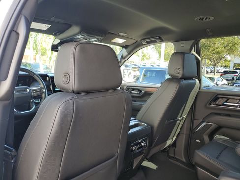 Used 2025 GMC Yukon Denali image 13