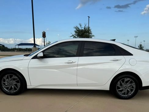 Used 2024 Hyundai Elantra SEL FWD image 10