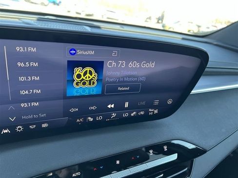 Used 2025 Buick Enclave Sport Touring FWD image 15