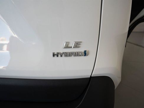 Used 2022 Toyota RAV4 LE AWD/4WD image 19