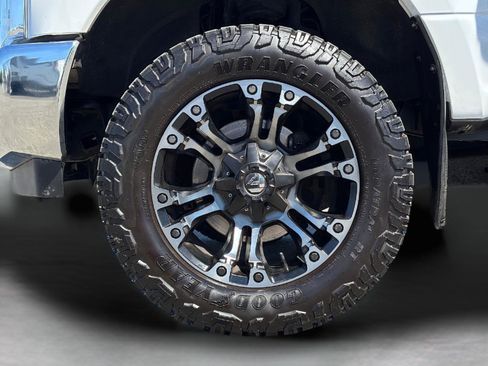 Used 2018 Ford F250 XLT w/ FX4 Off-Road Package AWD/4WD image 11