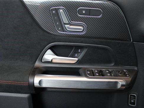 New 2024 Mercedes-Benz GLB 250 4MATIC image 13