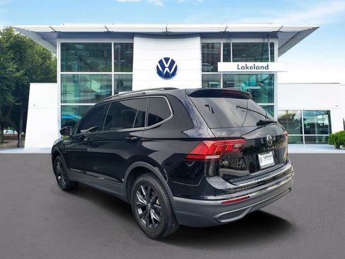 Used 2024 Volkswagen Tiguan SE w/ Panoramic Sunroof Package FWD image 4