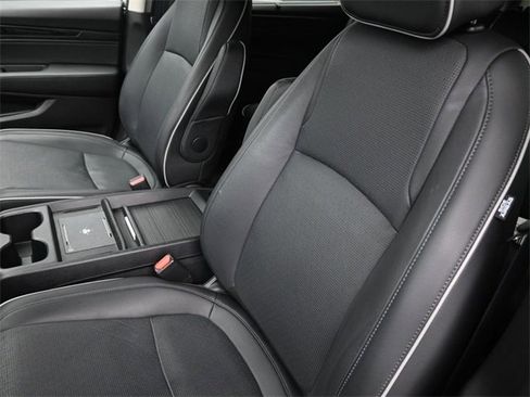 Used 2025 Honda Odyssey Elite image 18
