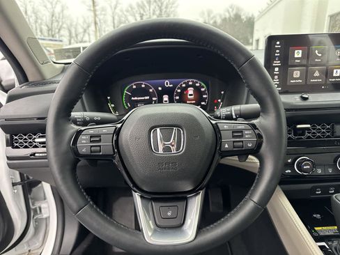 Used 2025 Honda Accord Touring image 19