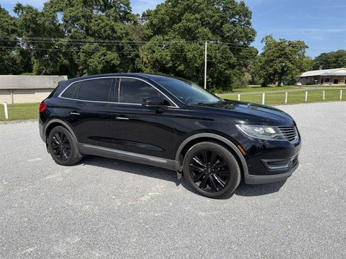 Used 2016 Lincoln MKX Reserve w/ Technology Package AWD/4WD image 4