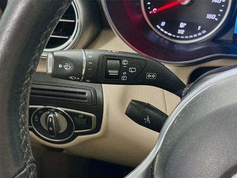 Used 2021 Mercedes-Benz GLC 300 image 5