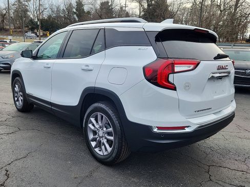 Used 2024 GMC Terrain SLT w/ Infotainment Package II image 4