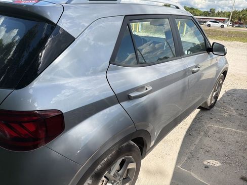 Used 2025 Hyundai Venue SEL FWD image 8