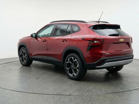 Used 2025 Chevrolet Trax LT image 6