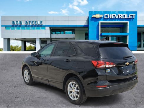 Certified 2024 Chevrolet Equinox LS w/ LS Convenience Package FWD image 4
