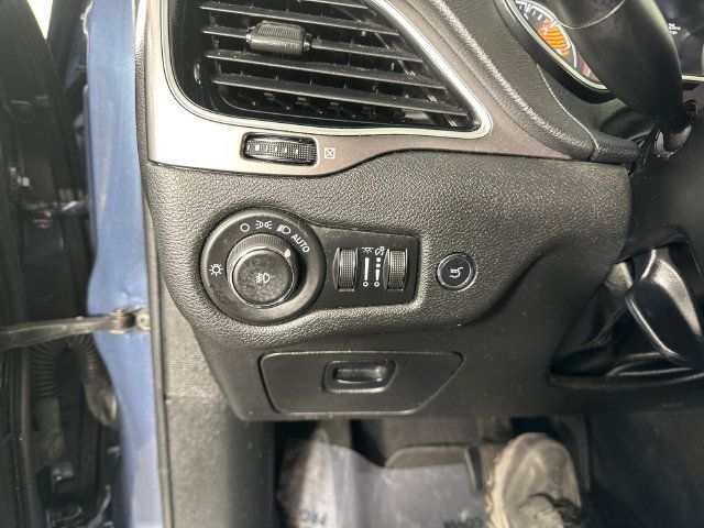 Used 2019 Jeep Cherokee Limited AWD/4WD image 18
