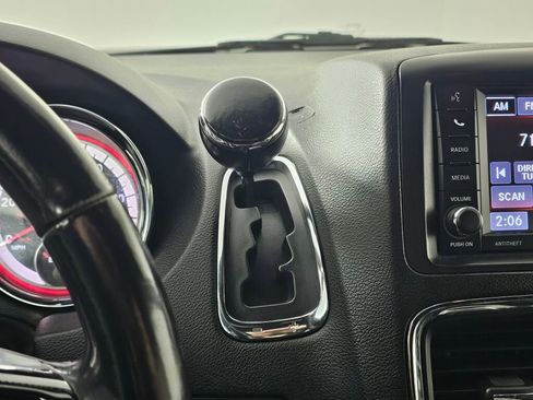 Used 2019 Dodge Grand Caravan SXT image 29