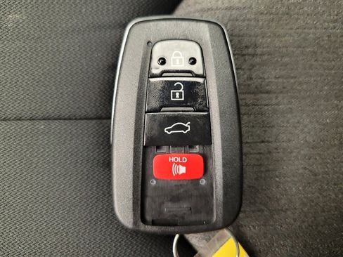 Used 2019 Toyota Camry LE w/ Convenience Package image 32