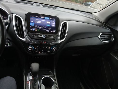 Used 2022 Chevrolet Equinox LT image 18