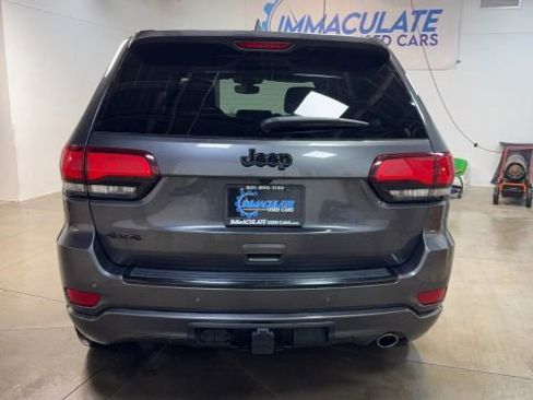 Used 2017 Jeep Grand Cherokee Altitude image 4