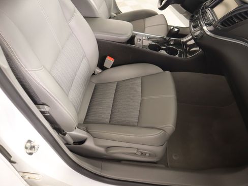 Used 2019 Chevrolet Impala LT image 12